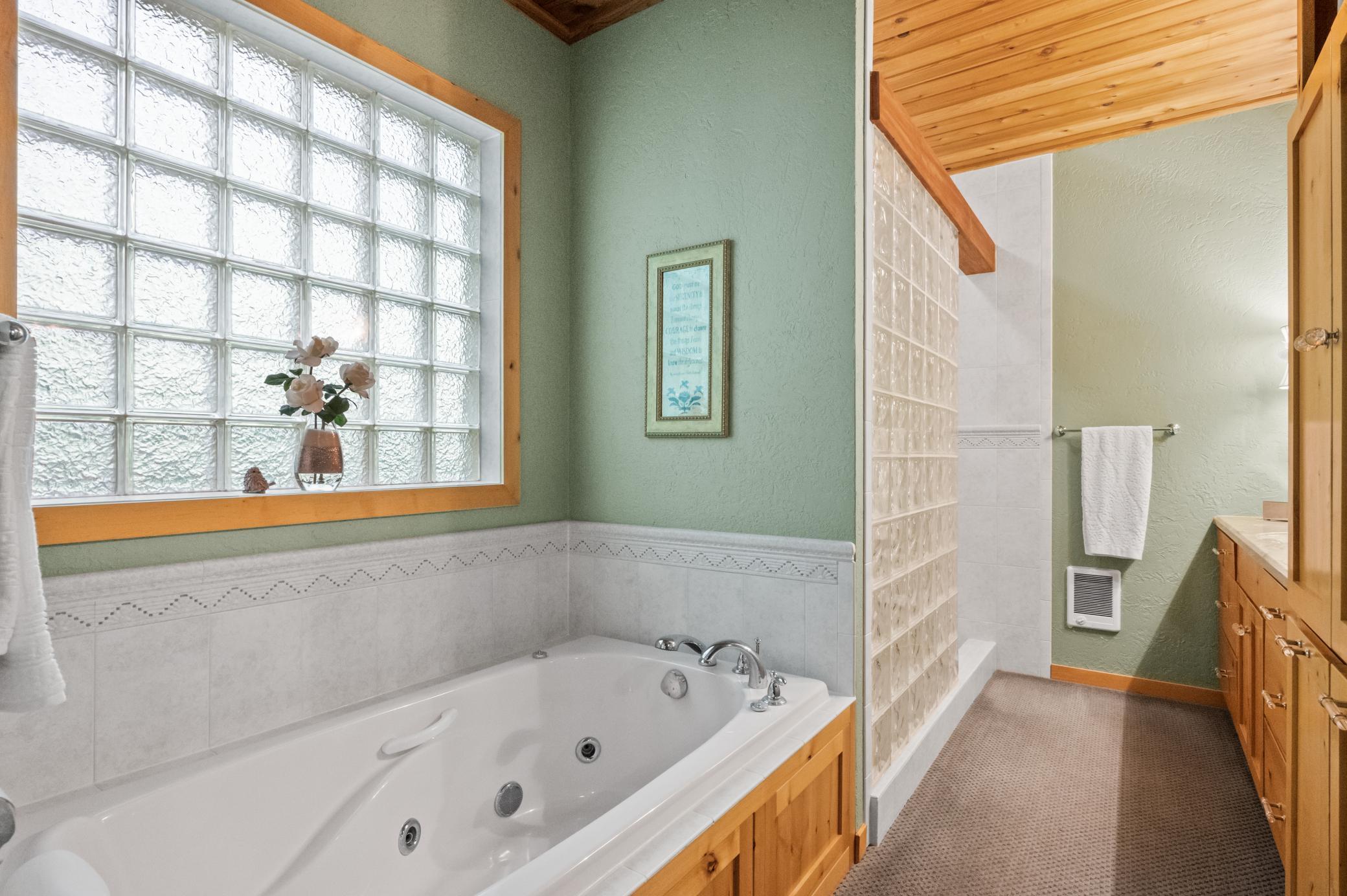 Jacuzzi Tub in Owner's Bath