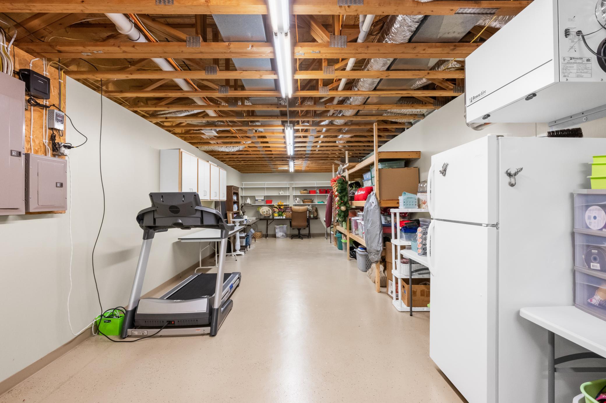 Large workshop/storage/workout room