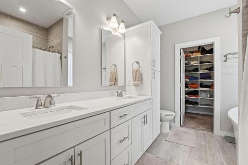 642 Alaska Place S, Cambridge, MN 55008