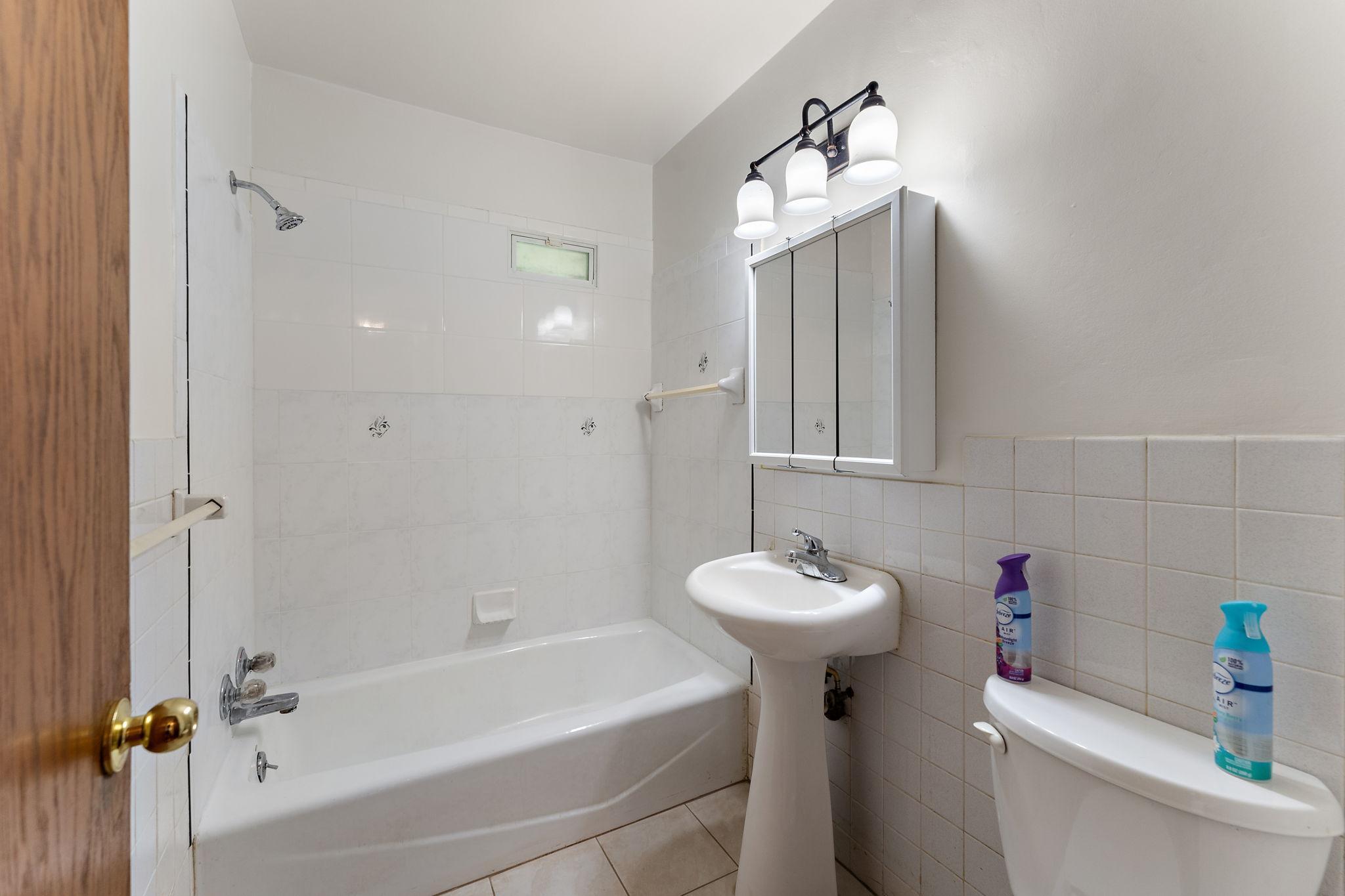 4028 bath.jpg
