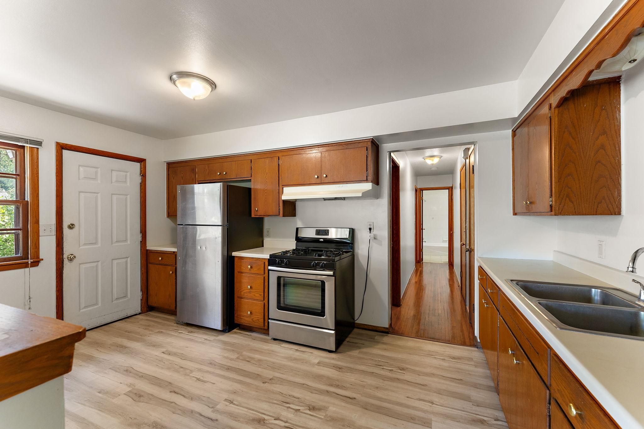 4028 kitchen.2.jpg