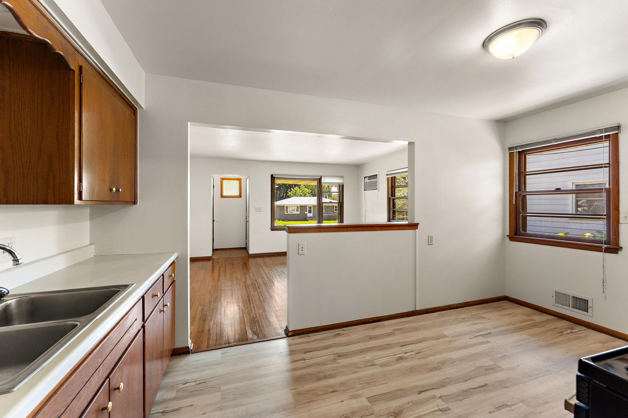 4028 kitchen.4.jpg