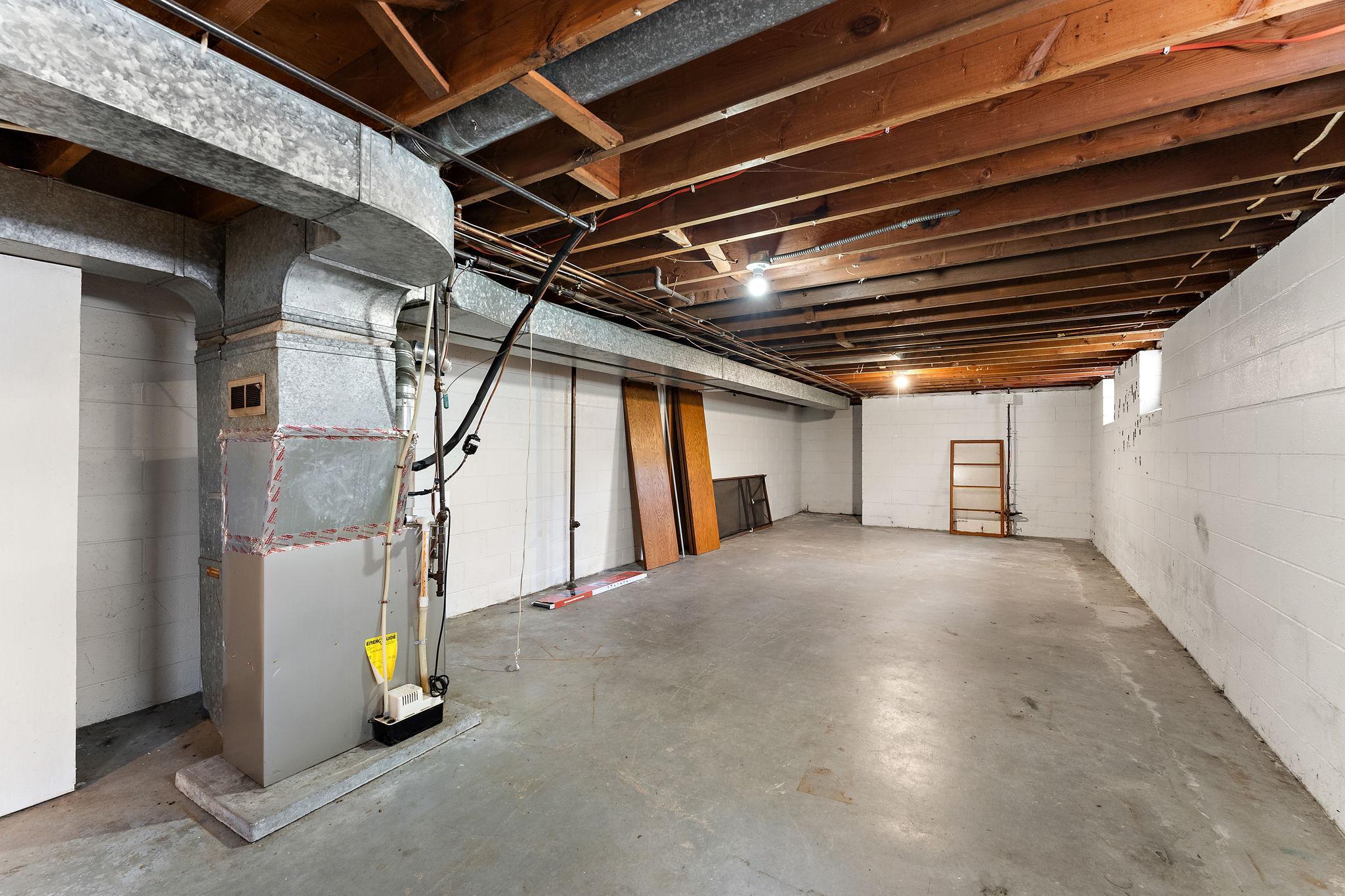 4028 basement.jpg