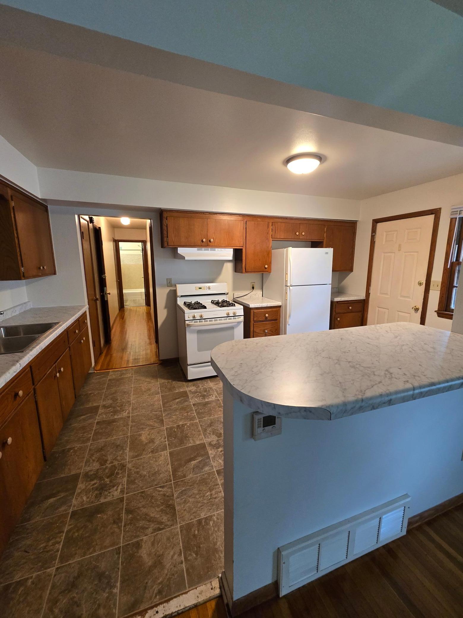 4030 kitchen.2.jpg