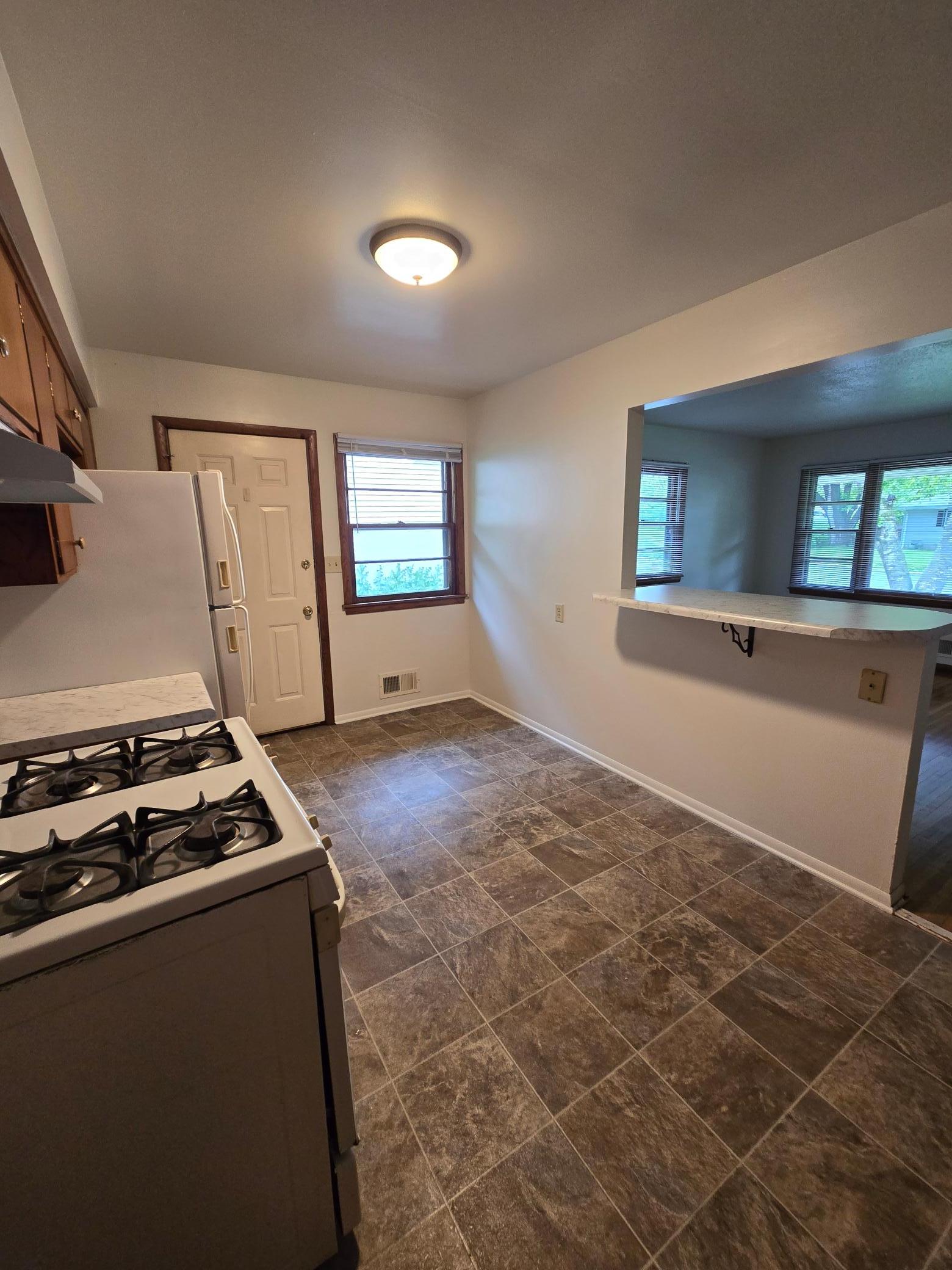 4030 kitchen.3.jpg