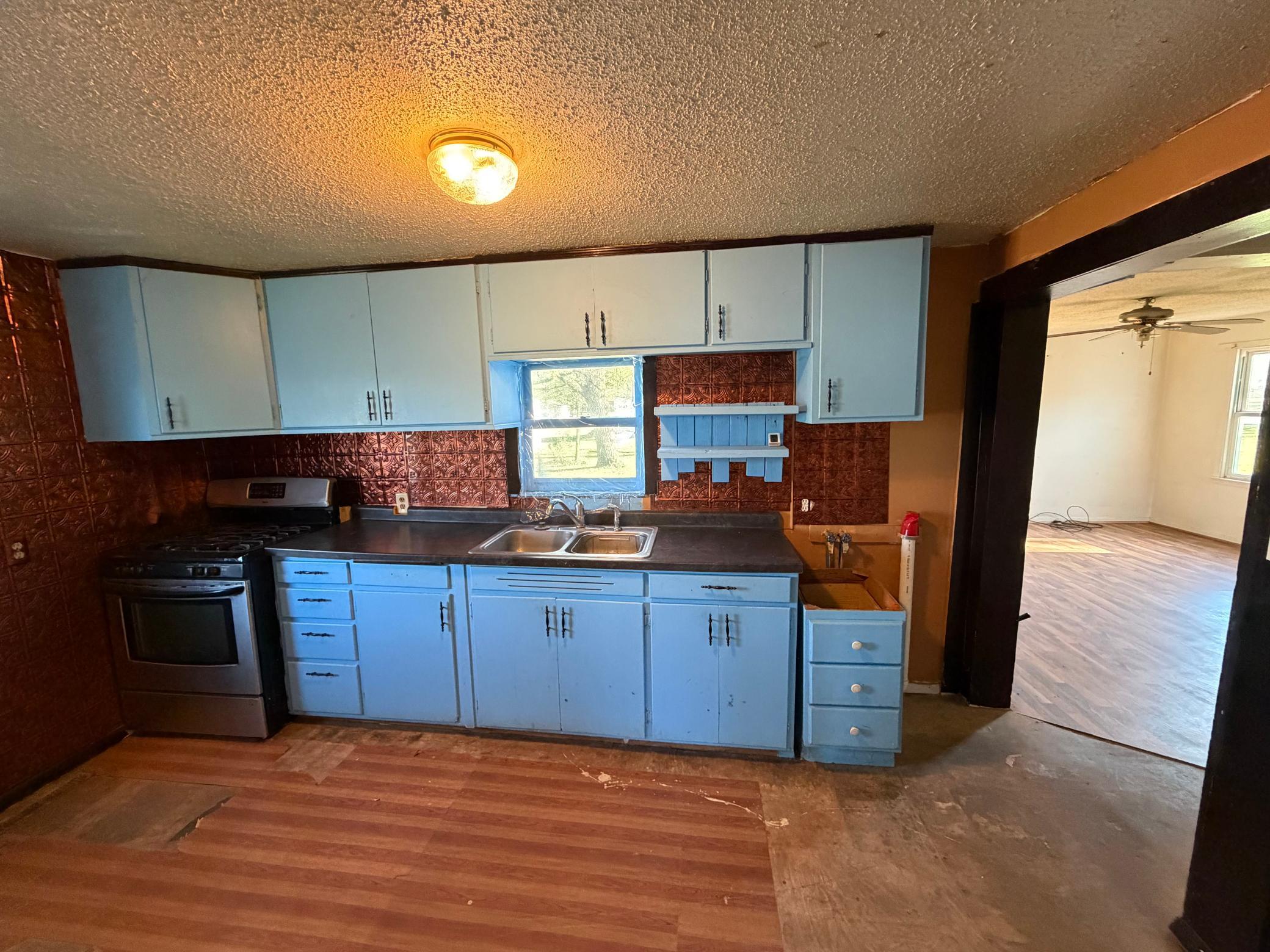 5 Kitchen 2.jpg