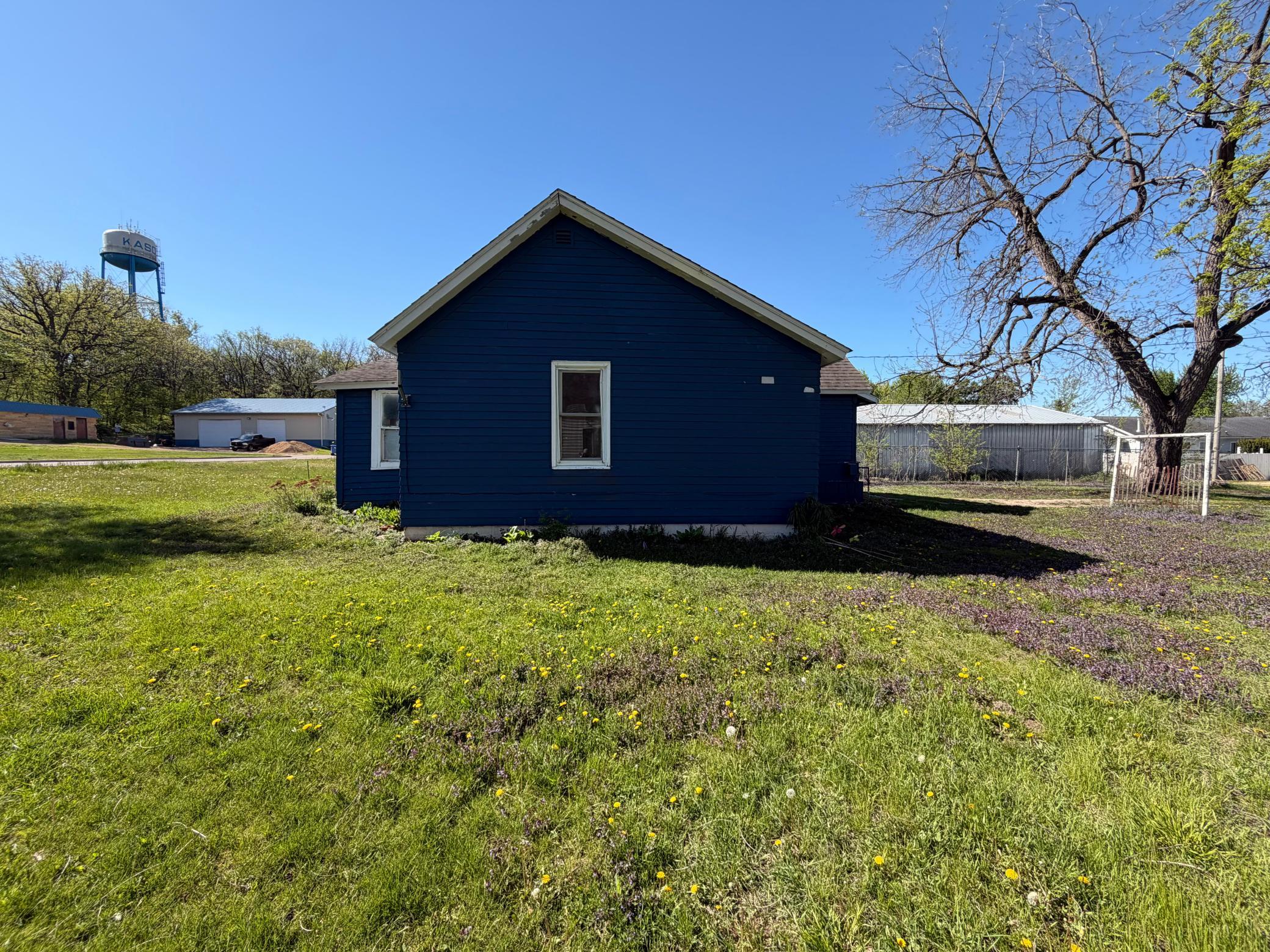 1.5 Side yard.jpg