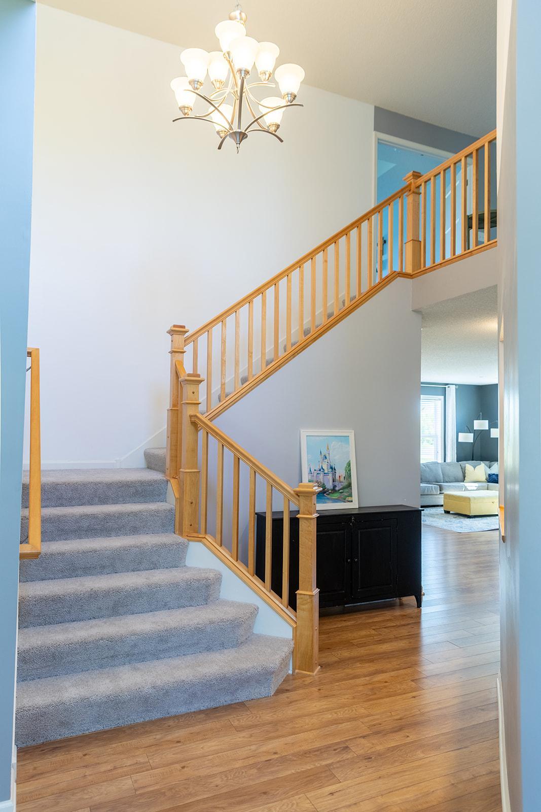 Grand staircase, let's go to the right into the living room.