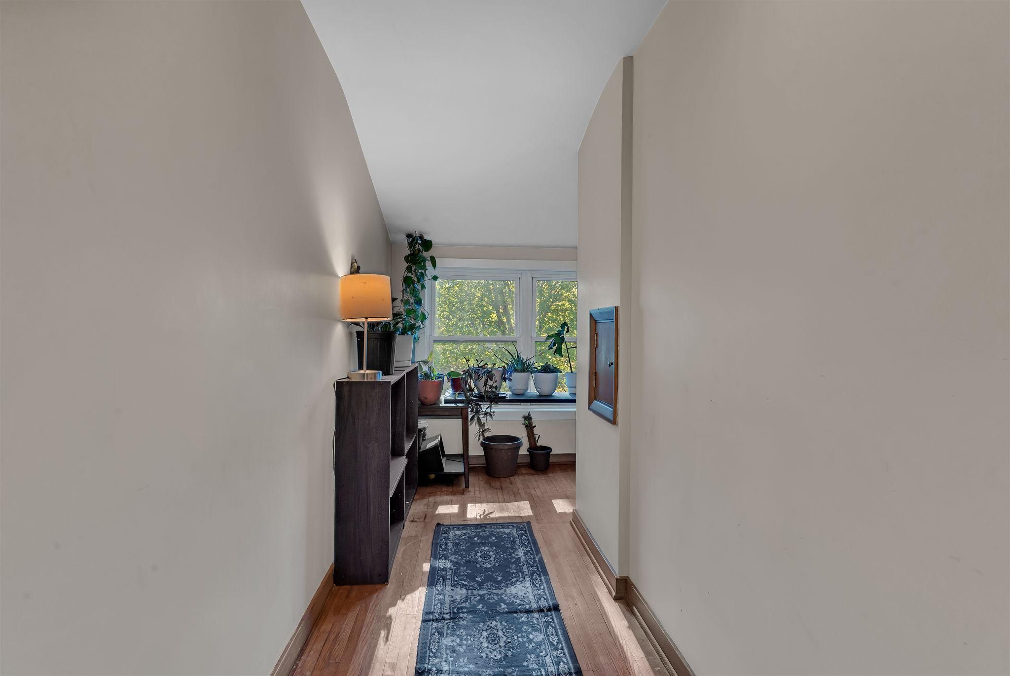 509-Upper Level Hallway