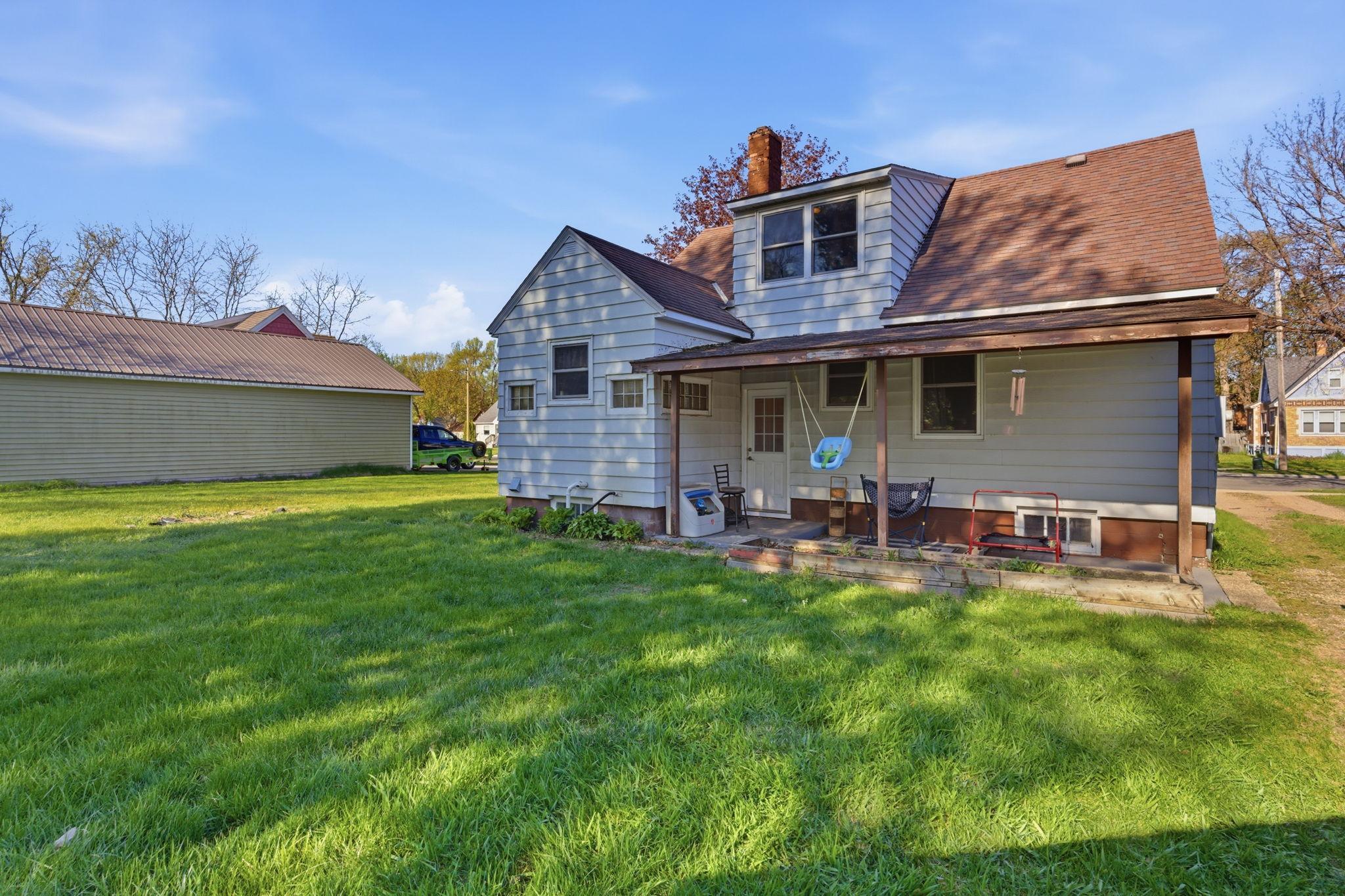 509-Back porch area