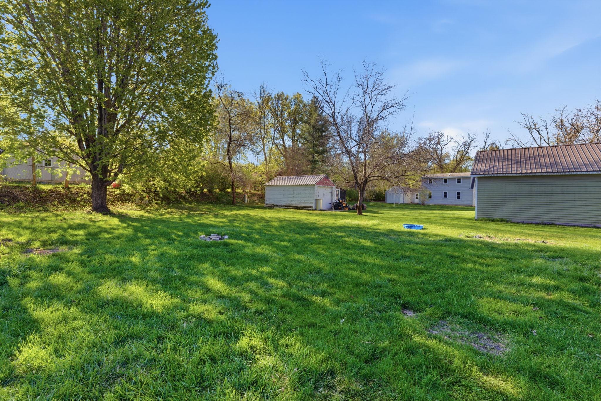 509-Spacious backyard