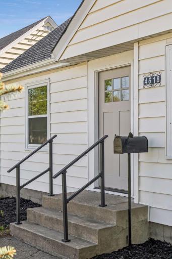 4618 Thomas Avenue N, Minneapolis, MN 55412