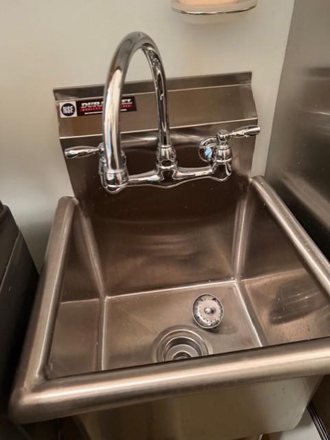 Laundry sink