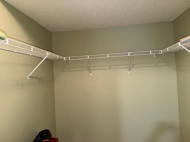 Walk-in closet LL BR