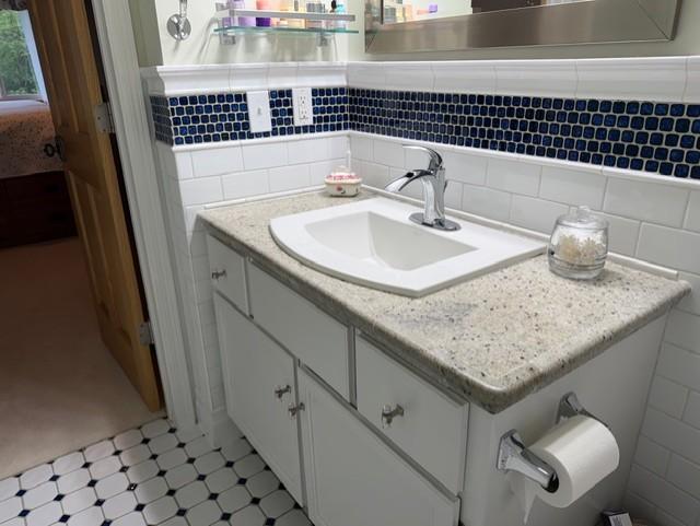 Ceramic owner's 3/4 bath