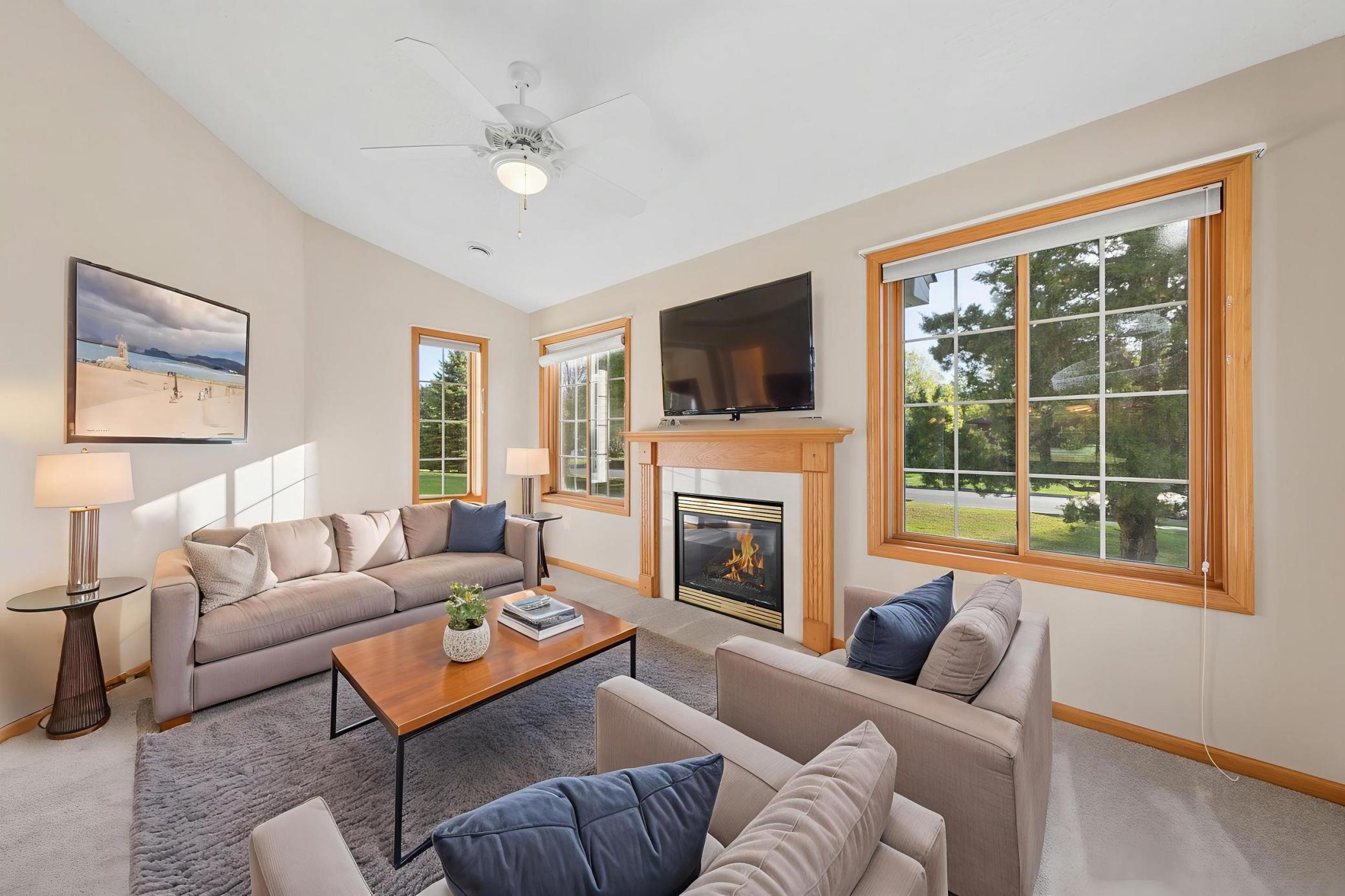 26_img_0036 - living room.jpg