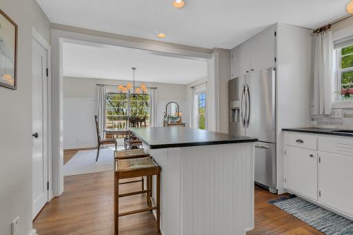 Another fantastic look at the kitchen layout!