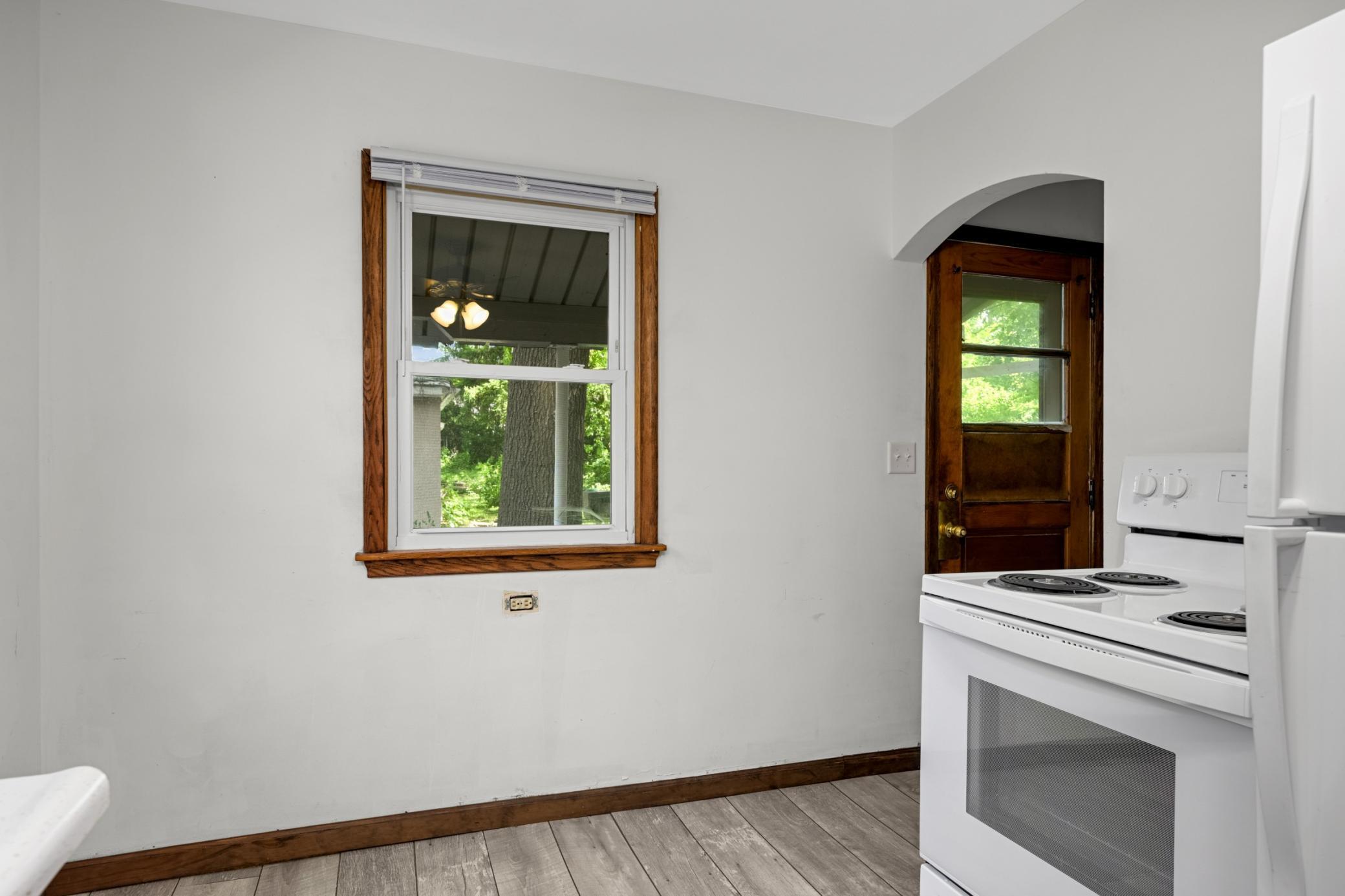 Convenient rear entry off kitchen