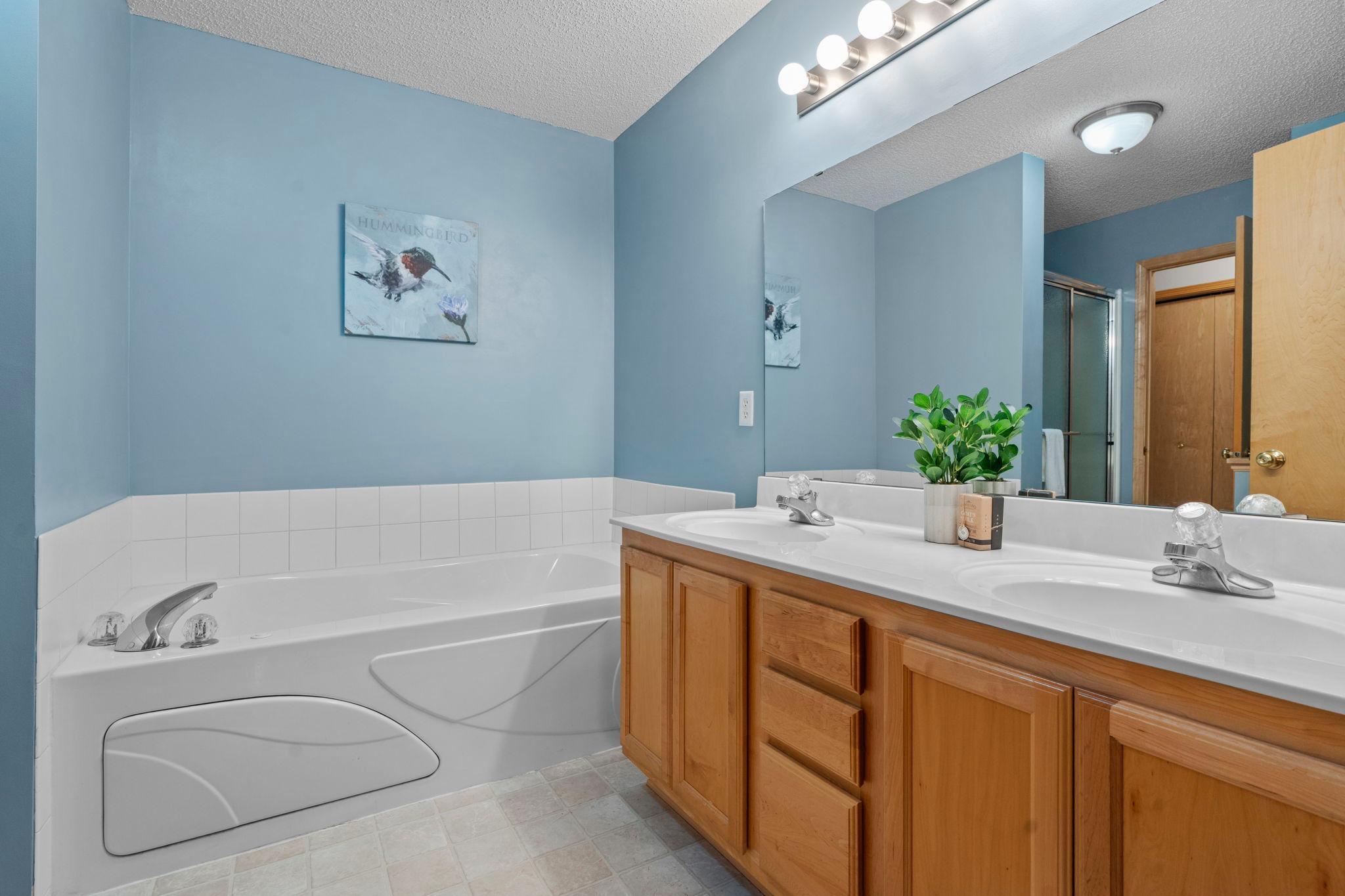 36-web-or-mls-17620 69th Pl N-194.jpg