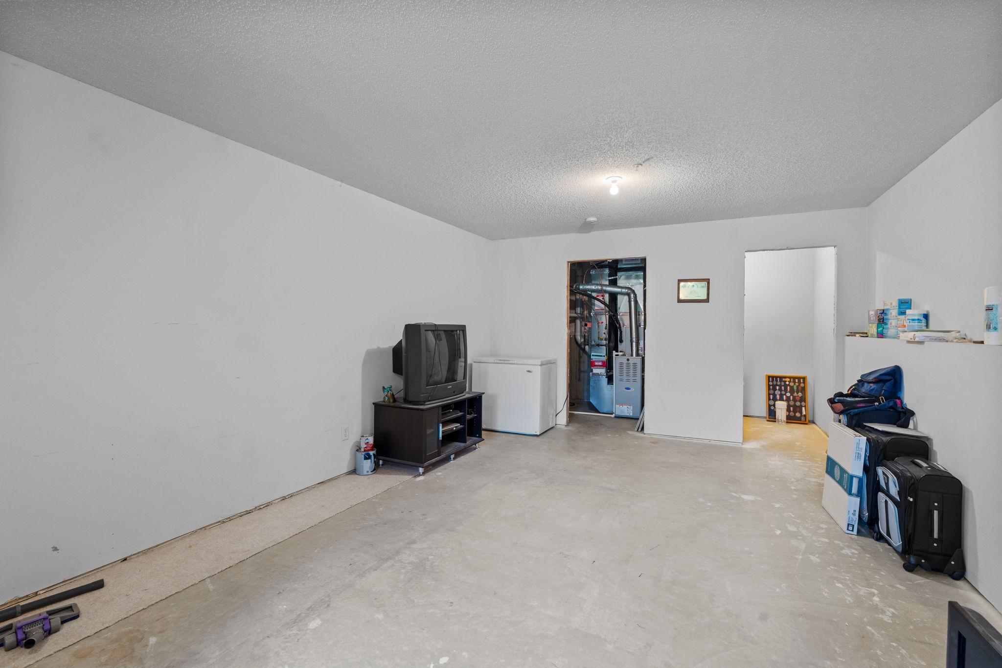 43-web-or-mls-17620 69th Pl N-229.jpg