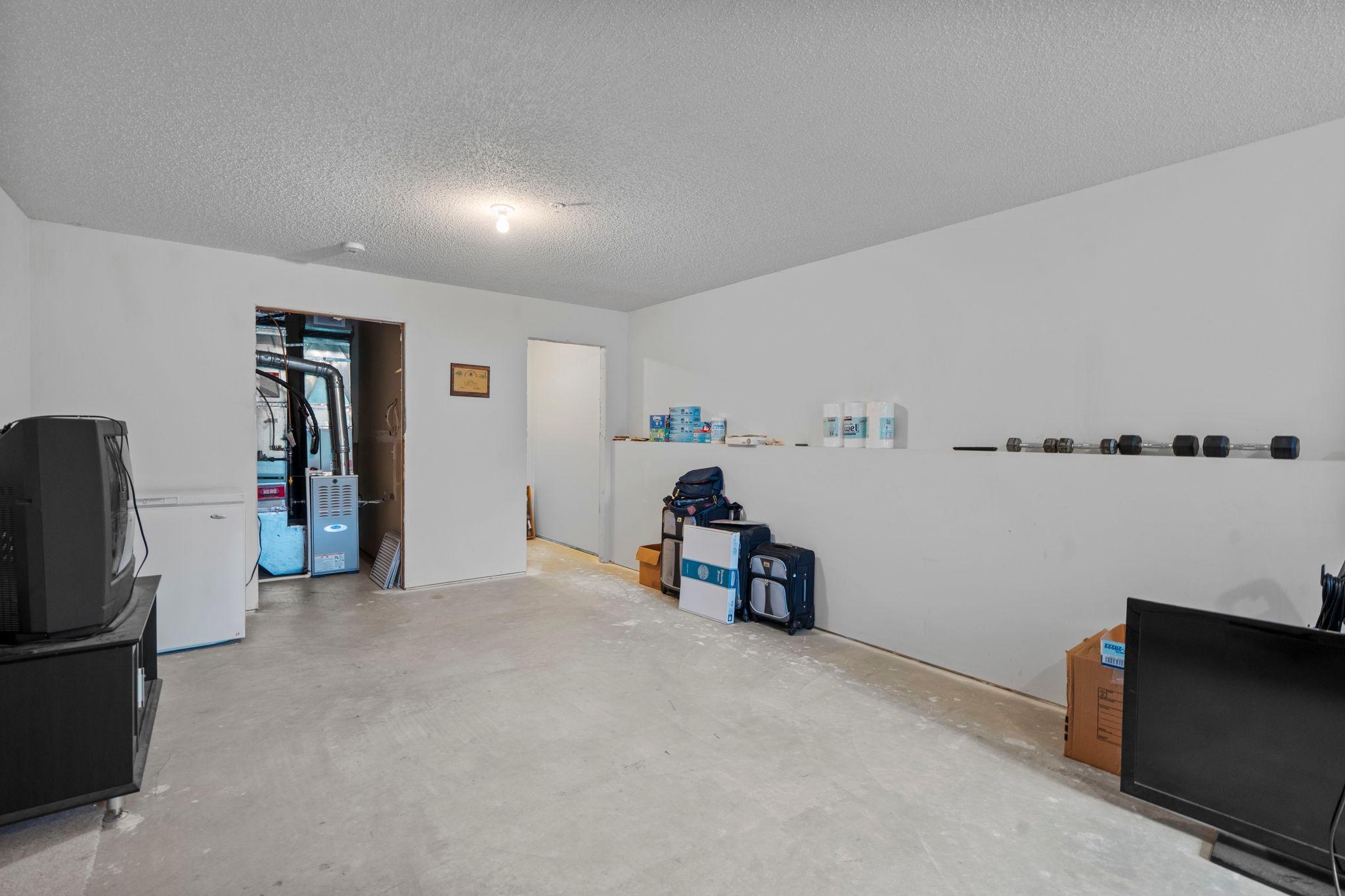 44-web-or-mls-17620 69th Pl N-234.jpg