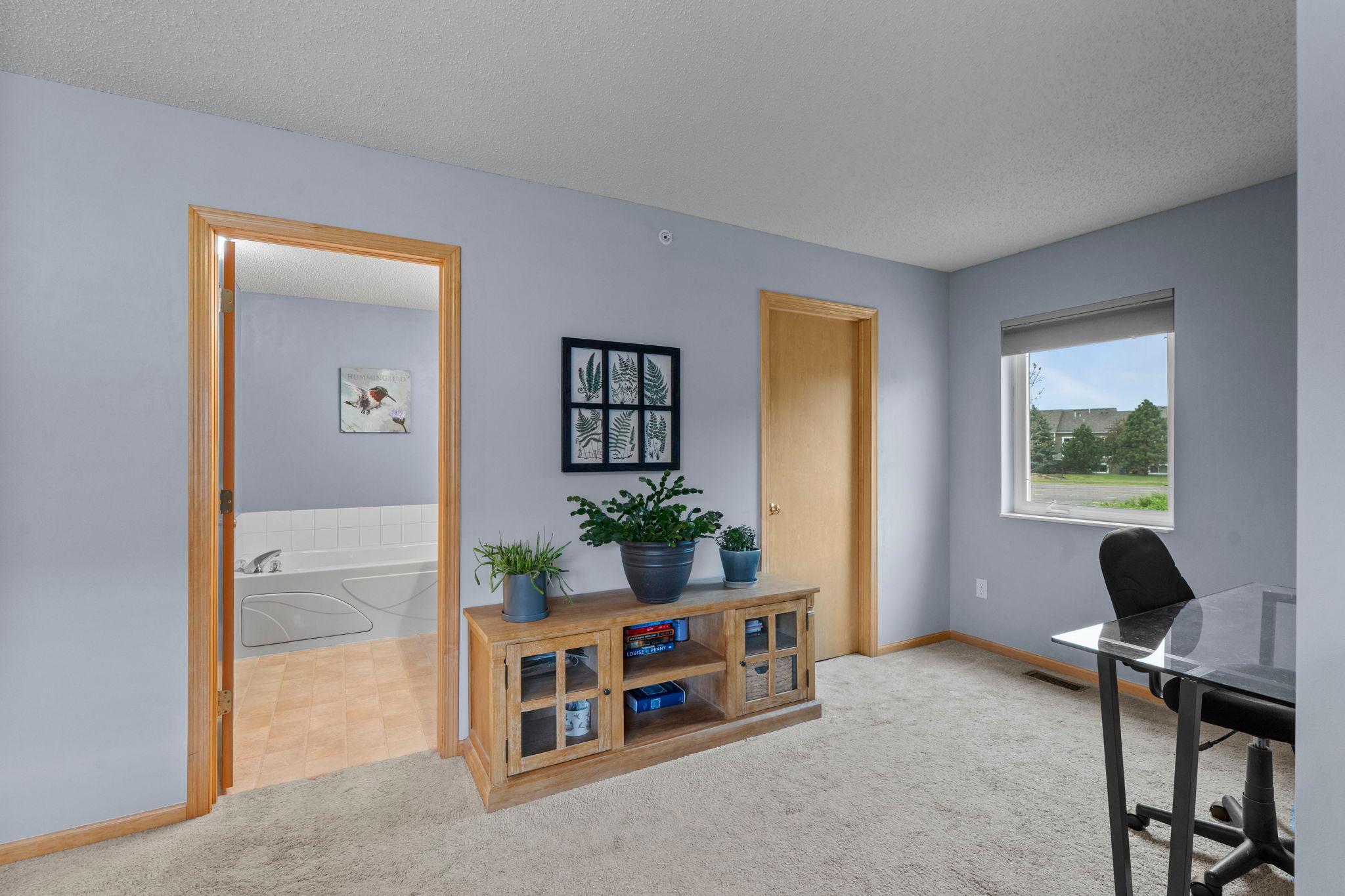 34-web-or-mls-17620 69th Pl N-184.jpg
