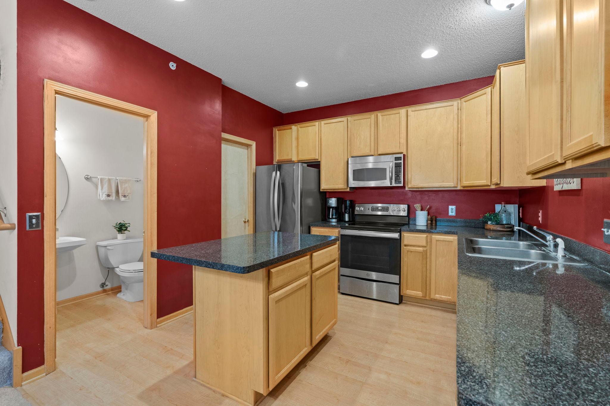 24-web-or-mls-17620 69th Pl N-134.jpg