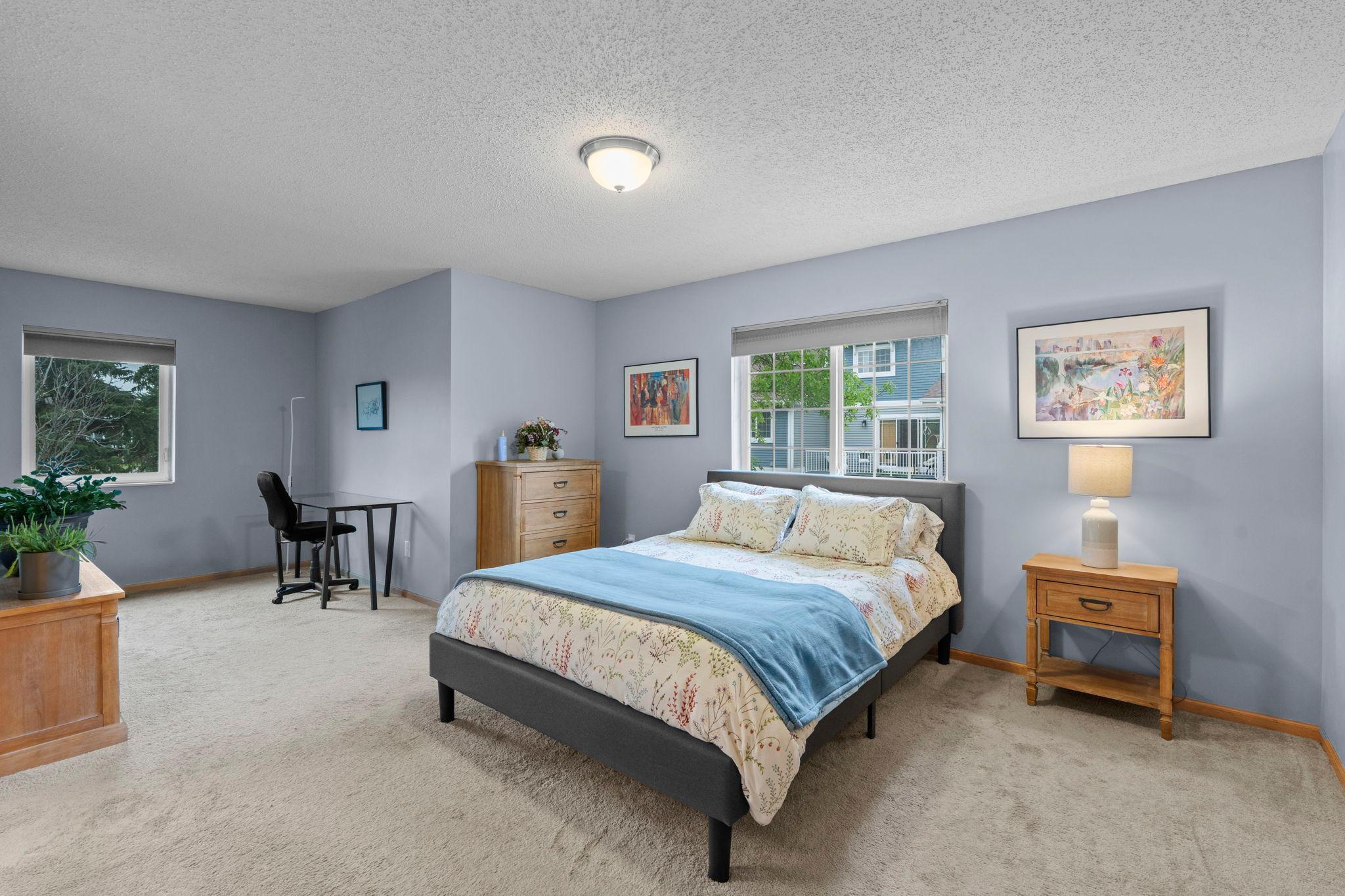 32-web-or-mls-17620 69th Pl N-174.jpg