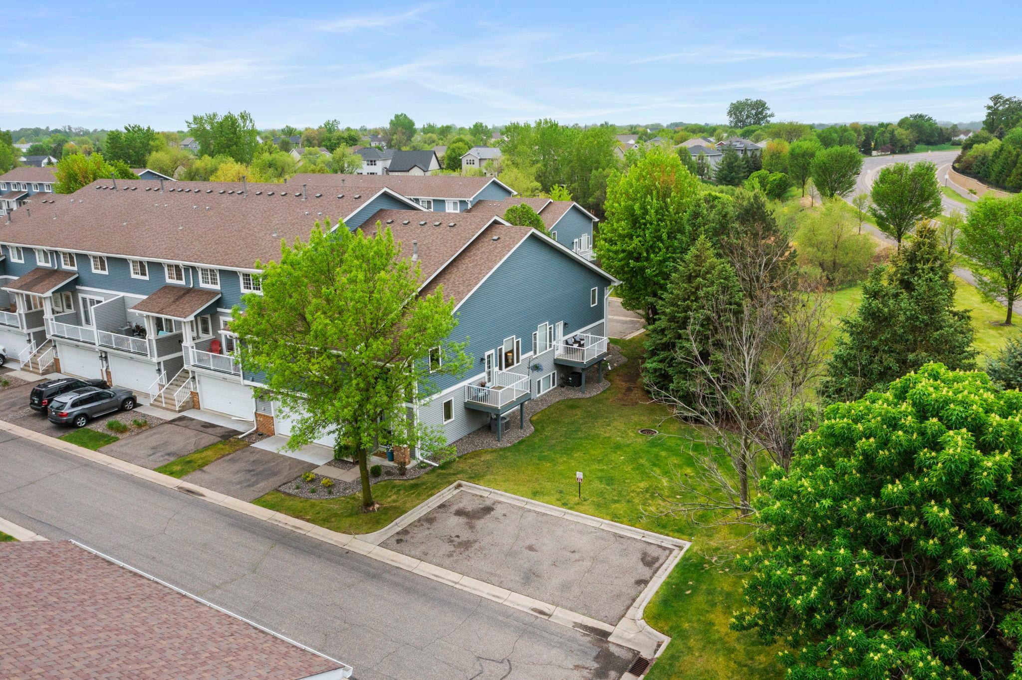 4-web-or-mls-17620 69th Pl N-6.jpg