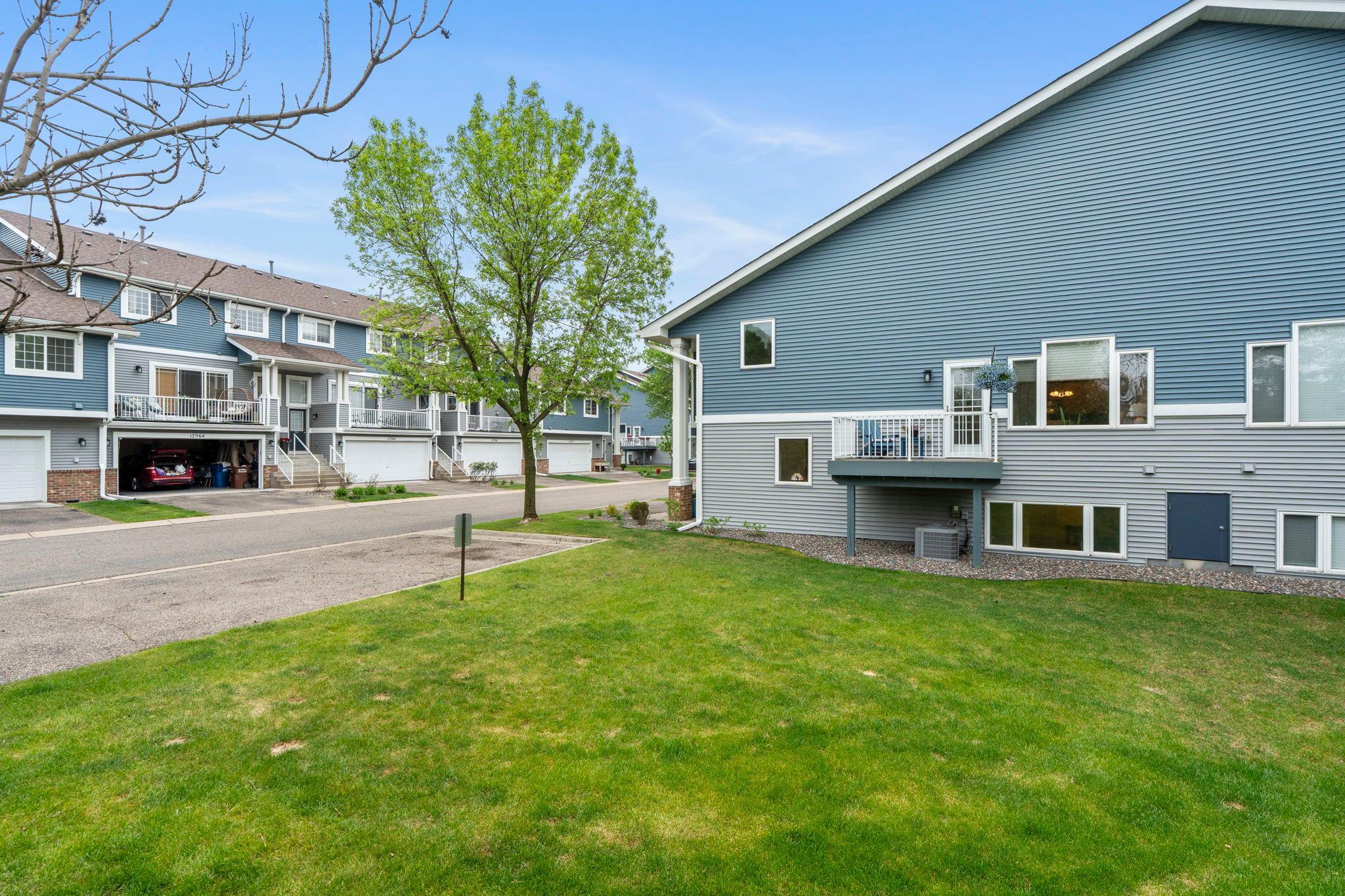 54-web-or-mls-17620 69th Pl N-62.jpg