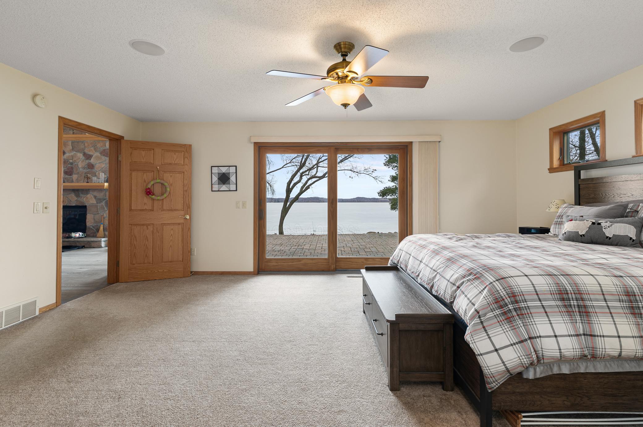 Owner suite with patio doors to the lake