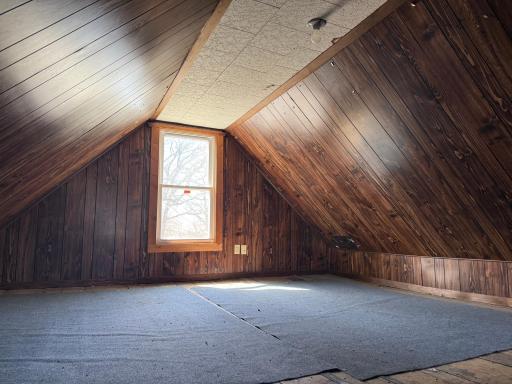 Upper room (additional Bedroom)