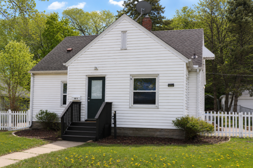 48 Sidney Street E, Saint Paul, MN 55107