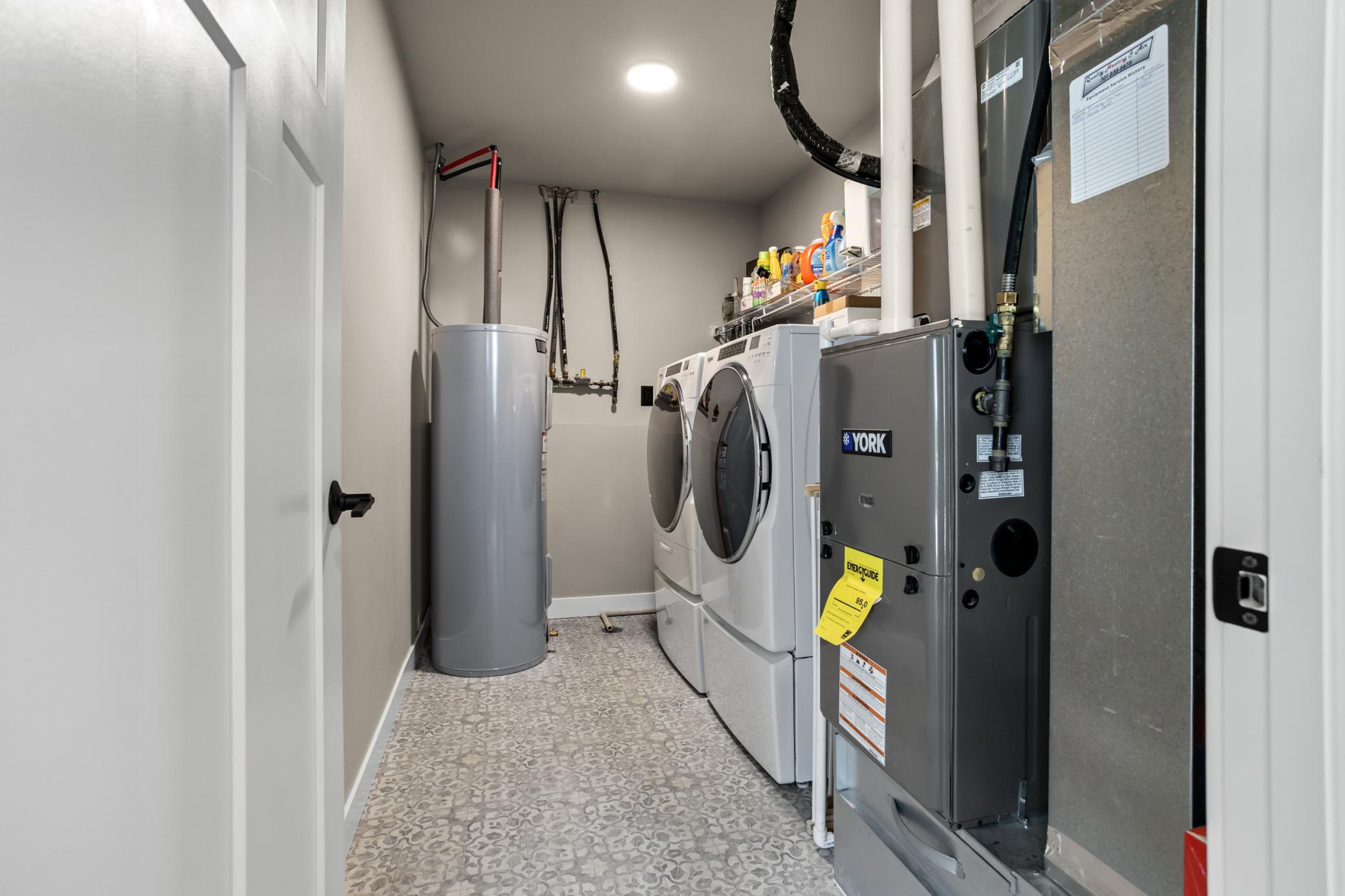 utility room with w/d