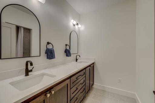 908 Gavin Pass, Hudson, WI 54016