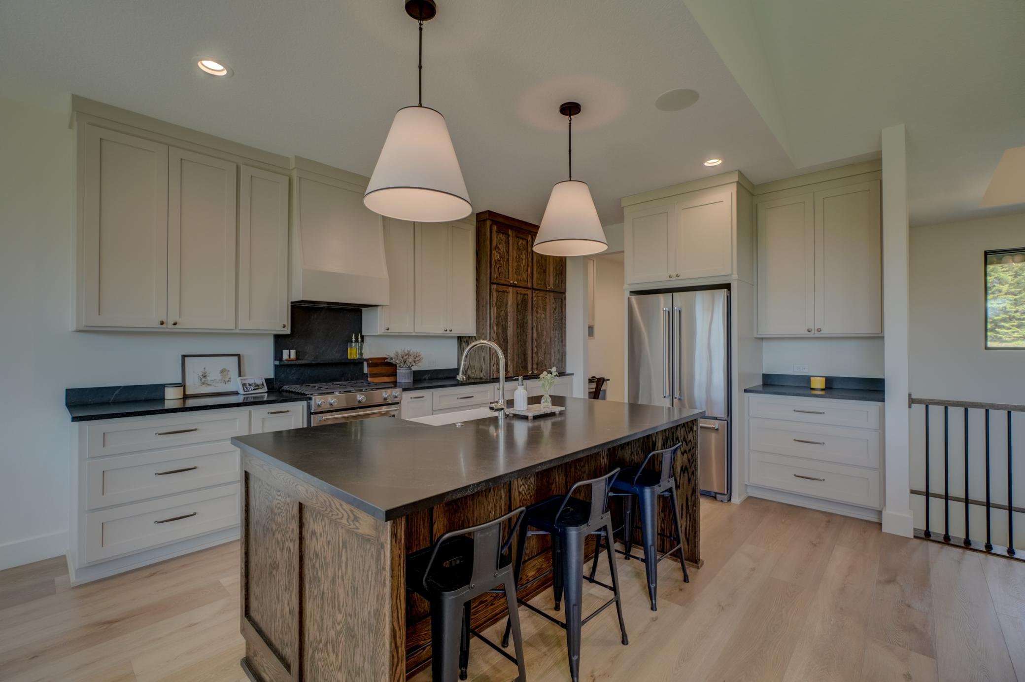 908 Gavin Pass-38.jpg