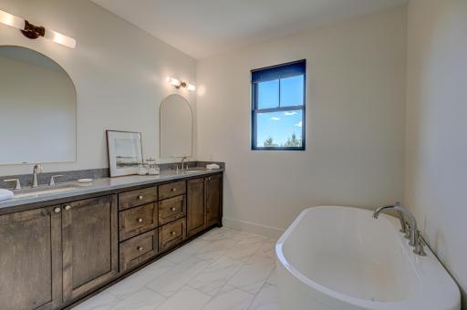 908 Gavin Pass, Hudson, WI 54016