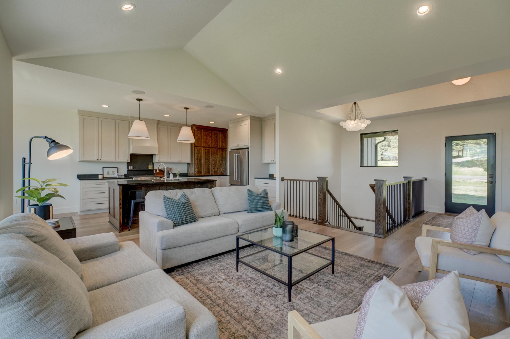 908 Gavin Pass-35.jpg