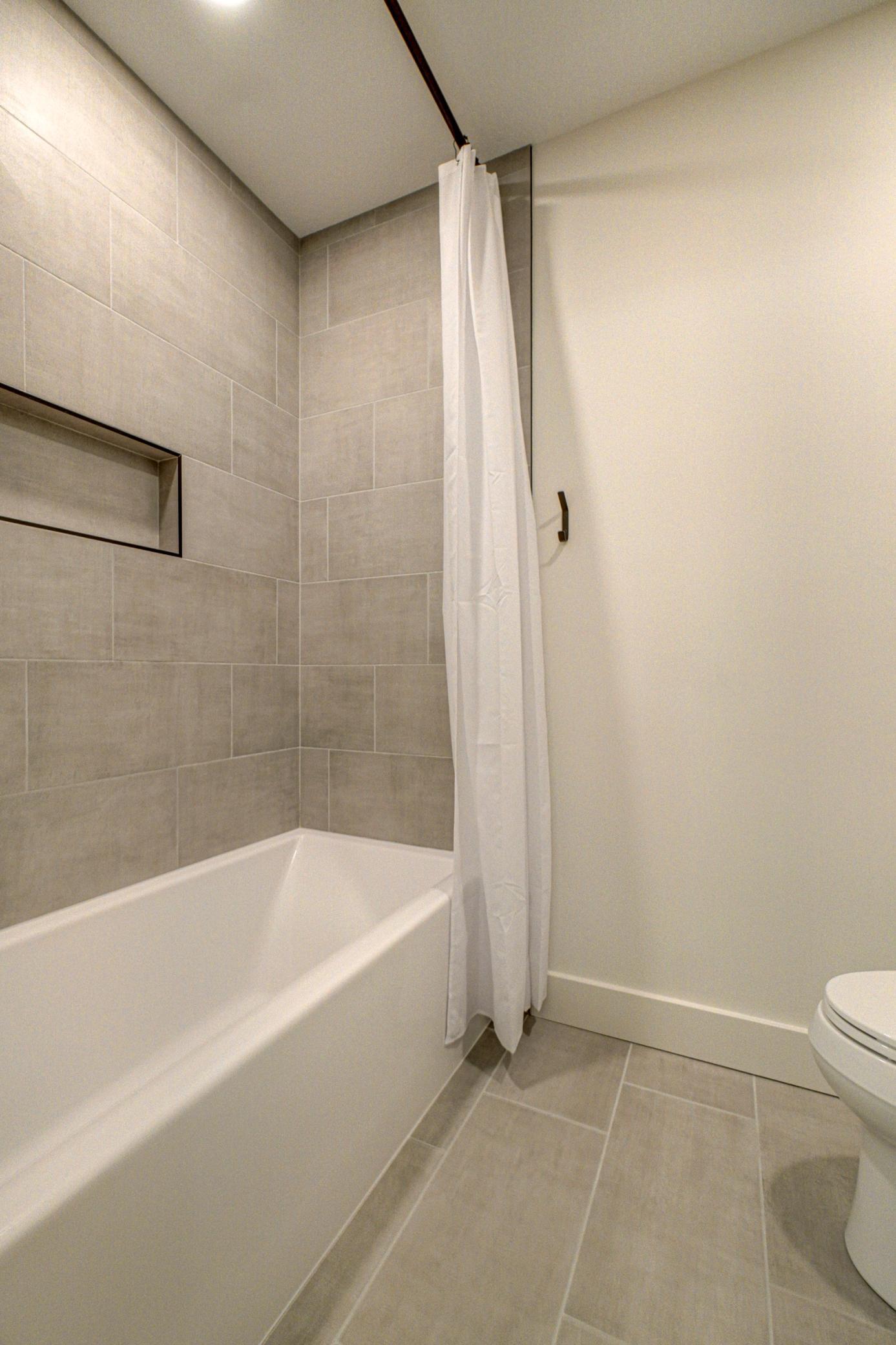 908 Gavin Pass-97.jpg