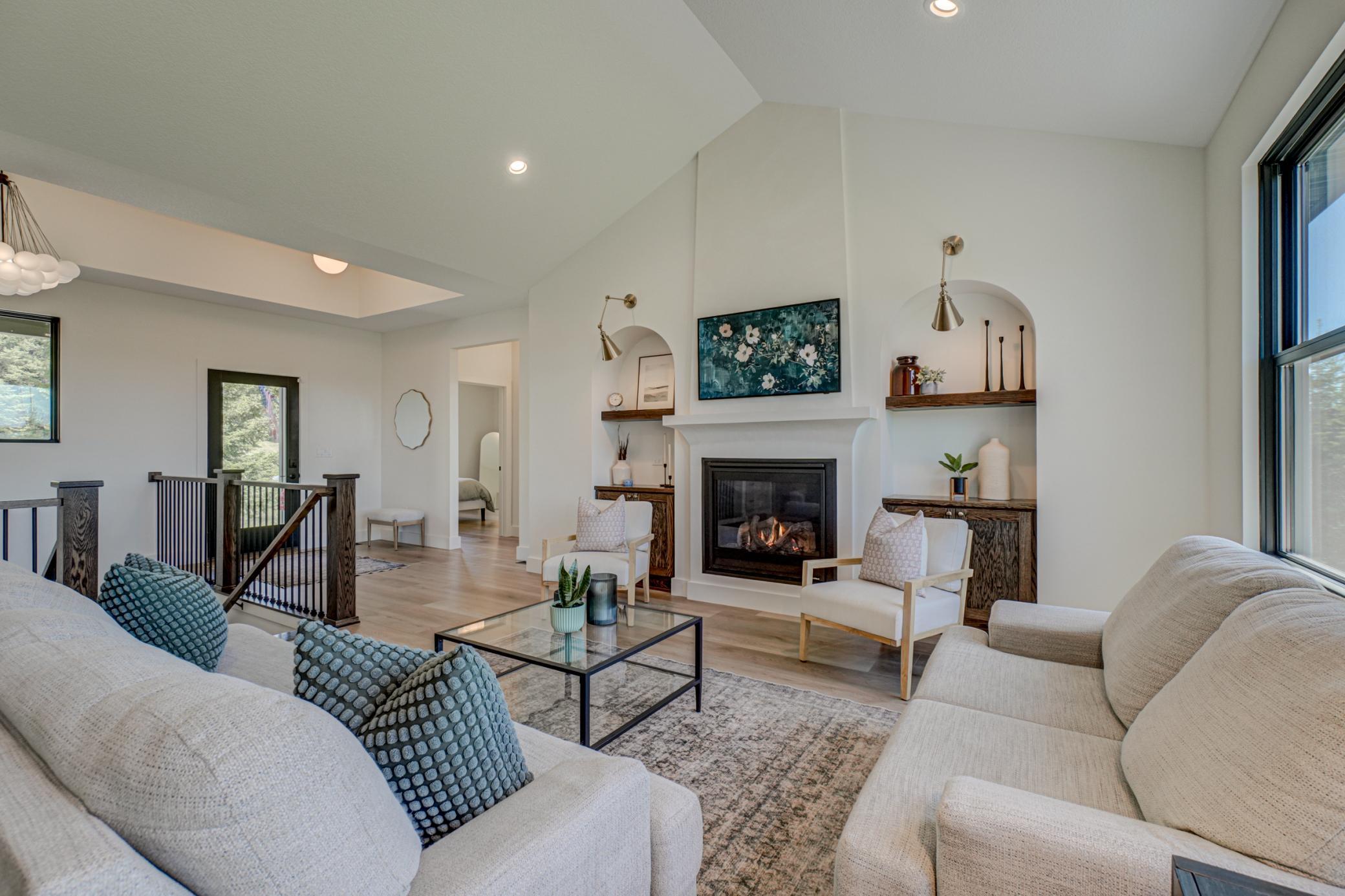 908 Gavin Pass-33.jpg