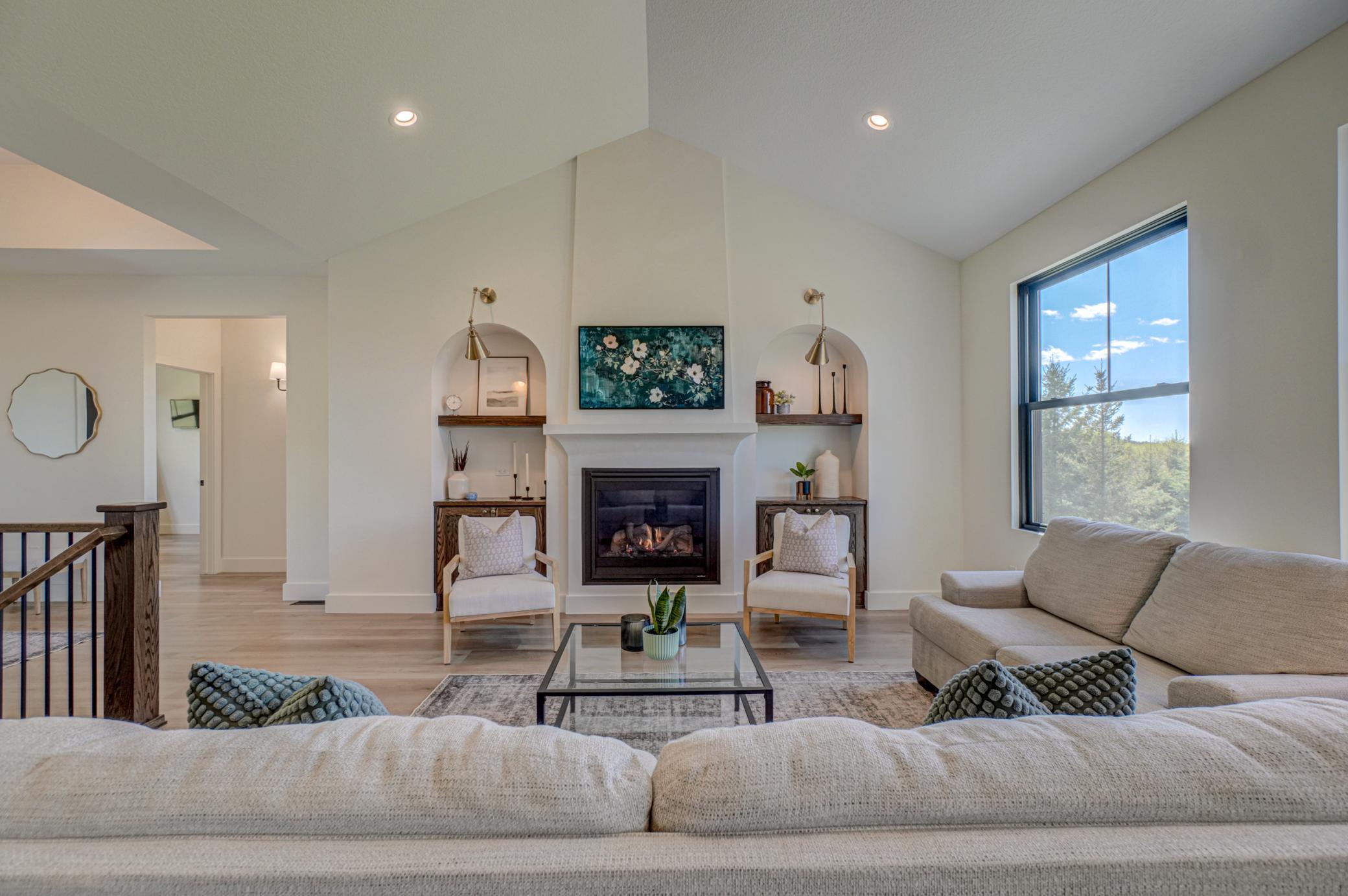 908 Gavin Pass-30.jpg
