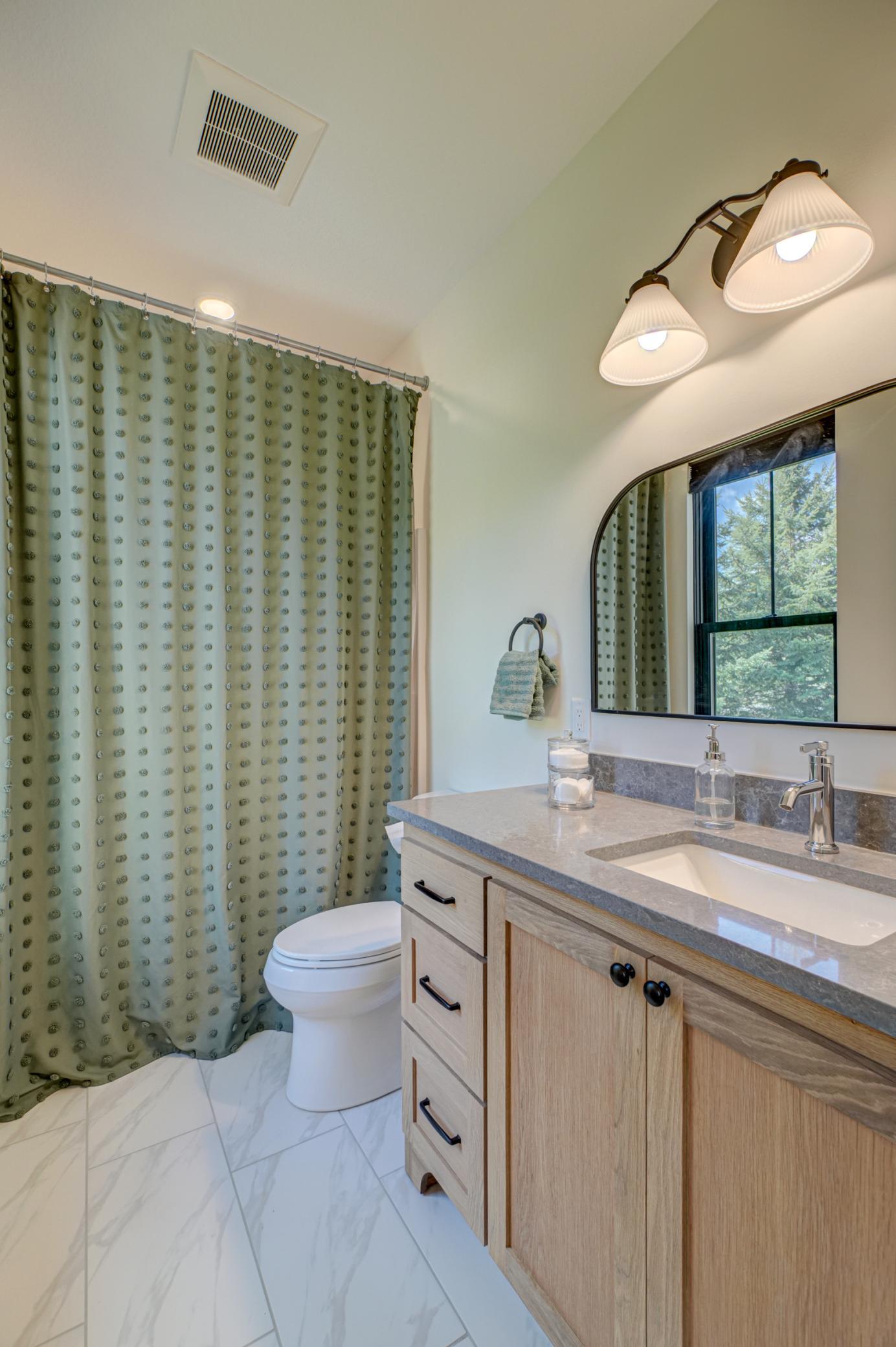 908 Gavin Pass-80.jpg