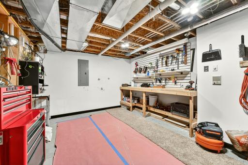 3304 Lakeridge Lane NW, Rochester, MN 55901