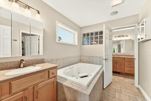 3304 Lakeridge Lane NW, Rochester, MN 55901