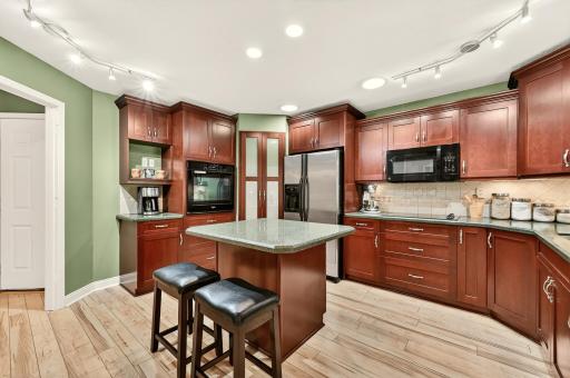 3304 Lakeridge Lane NW, Rochester, MN 55901