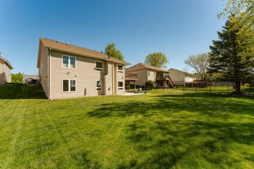 3304 Lakeridge Lane NW, Rochester, MN 55901