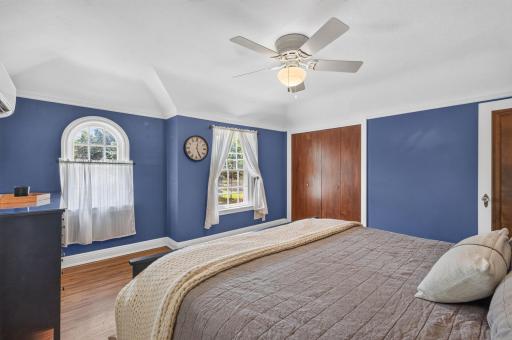 2716 E Minnehaha Parkway, Minneapolis, MN 55406