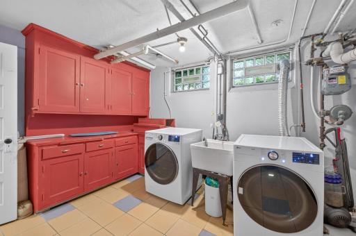 2716 E Minnehaha Parkway, Minneapolis, MN 55406