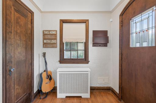2716 E Minnehaha Parkway, Minneapolis, MN 55406