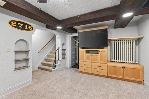 2716 E Minnehaha Parkway, Minneapolis, MN 55406